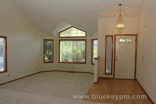 Building Photo - 4 Bed, 3 Bath  Home w/ 1 Bed and 1 Full Bath on Main  Near Bethany/Rock Creek