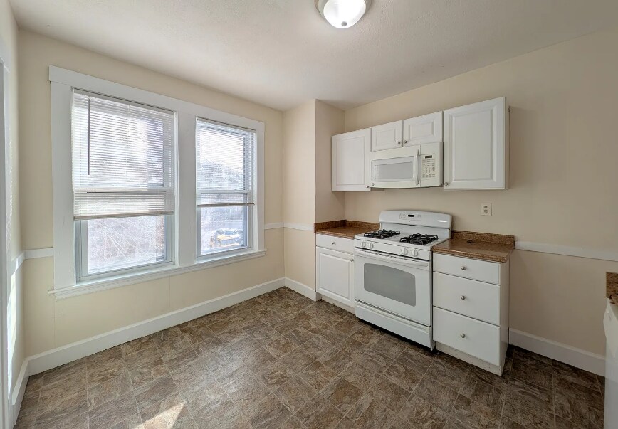 Building Photo - 14 Sanborn Ave