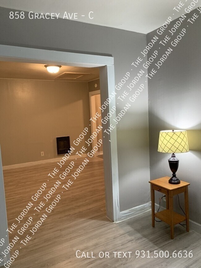 Building Photo - 858 Gracey Ave