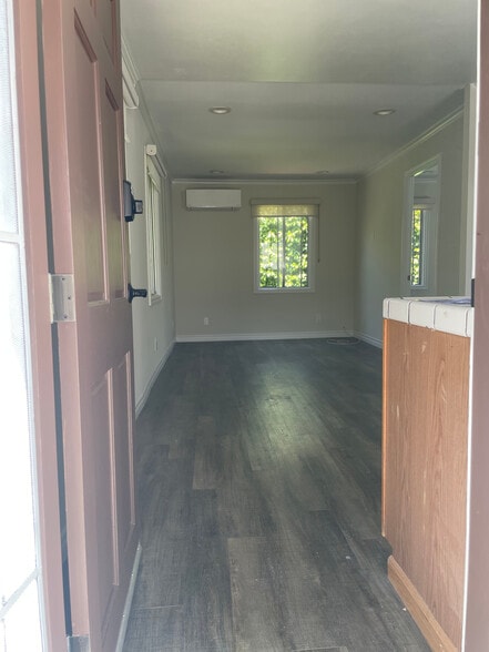 Building Photo - 1518 S Carmelina Ave