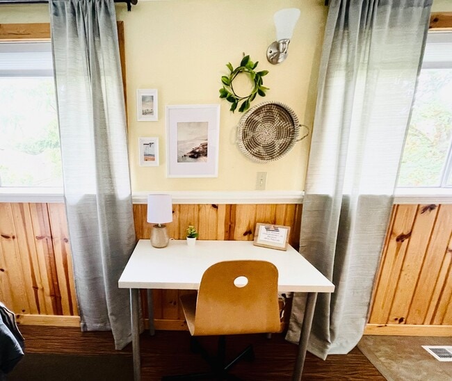 Building Photo - 11352 NE Fargo St