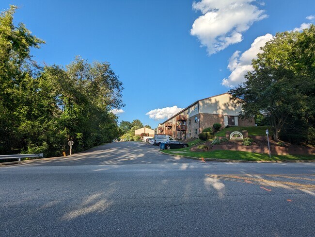 Trimble Run Entrance - 280 Bridgewater Rd