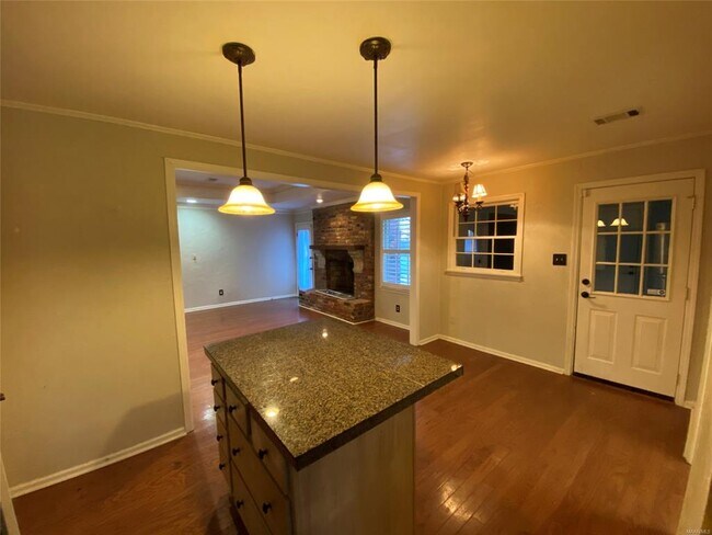Building Photo - 2439 Hermitage Dr