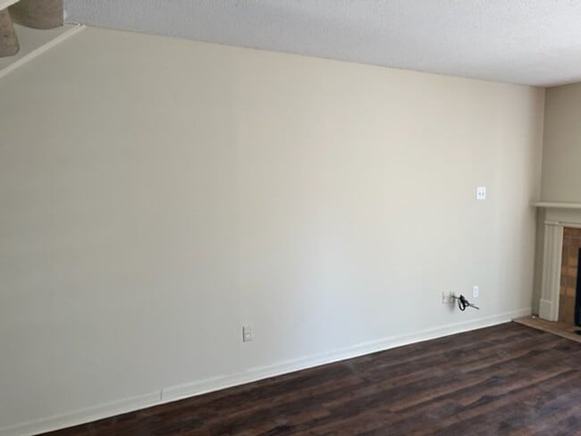 Building Photo - 2/2.5 Two-story Stonegate Townhome