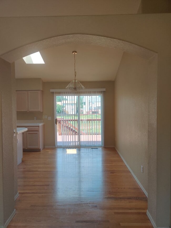 Building Photo - Beautiful 4 Bedroom Ranch Style Home Avail...