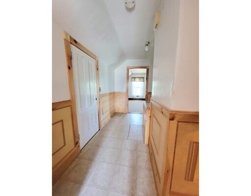 Building Photo - 33 Oak St