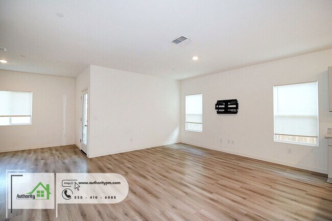 Building Photo - 3010 Silverstone Dr