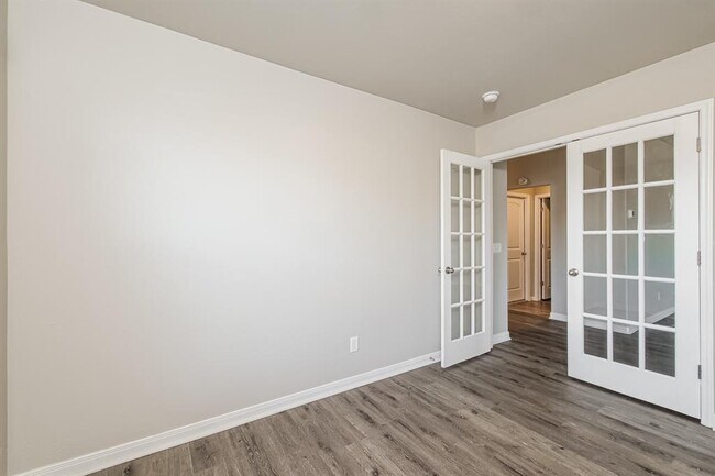 Building Photo - 1600 Maroon Dr