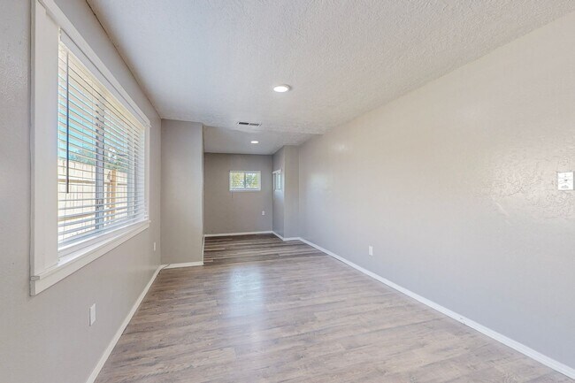 Building Photo - 2830 Floral Rd NW