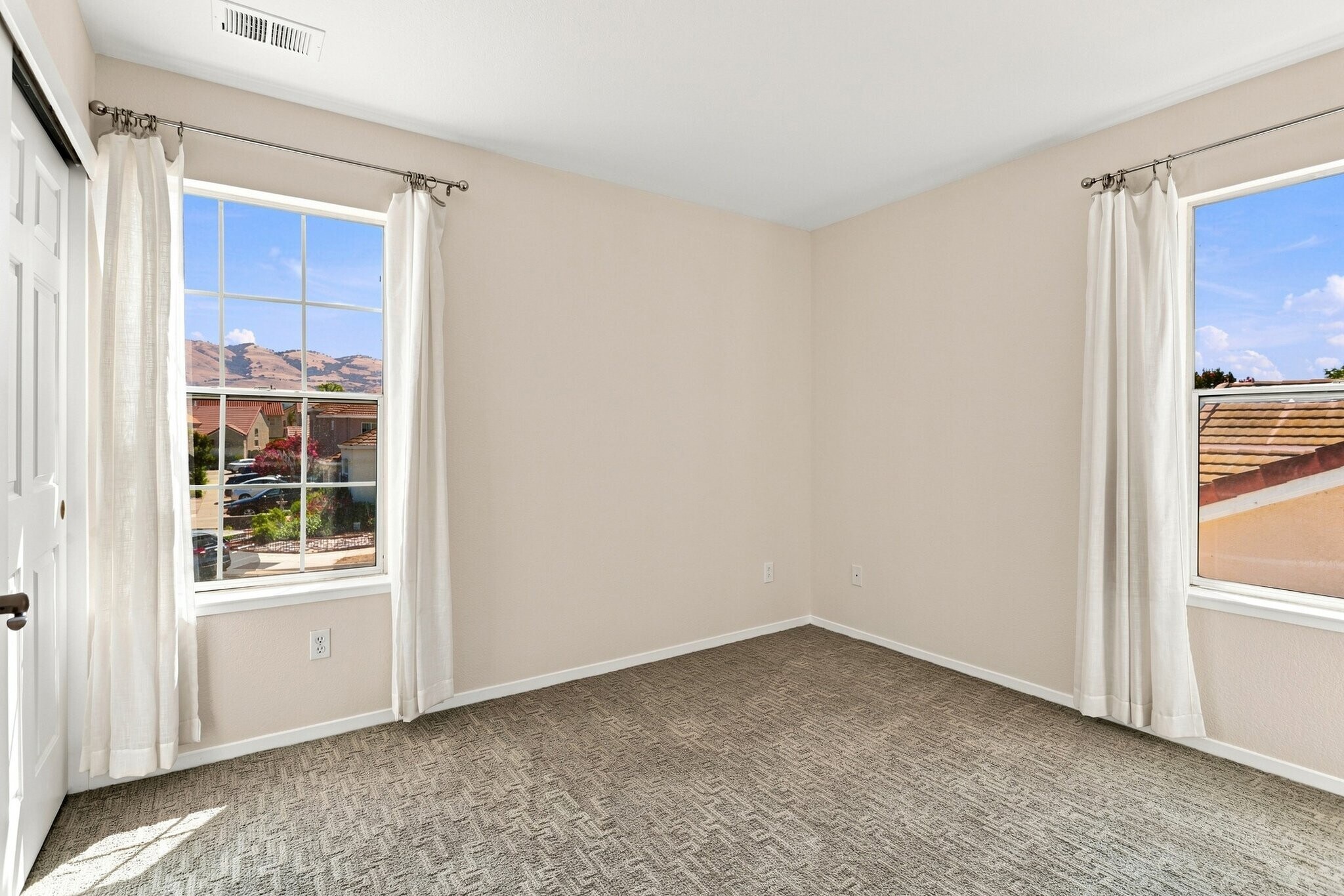 Building Photo - 2693 Mission Greens Dr