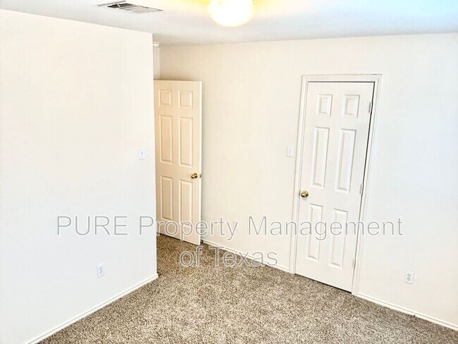 Building Photo - 708 Jane Austen Trail