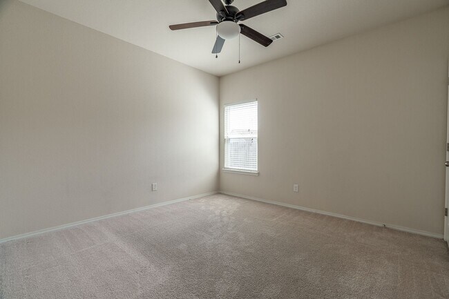 Building Photo - 3 Bedroom 2 Bath West Fay Home w/HUGE Backyard!