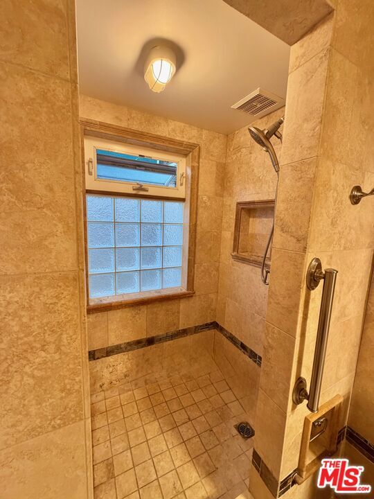 Building Photo - 653 Ramona Ave