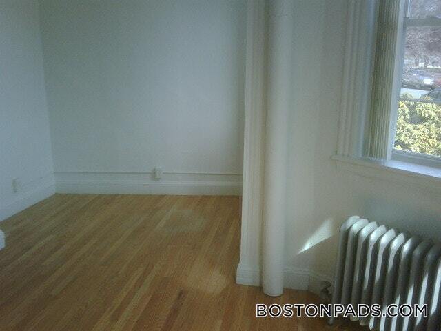 Building Photo - 151 Park Dr