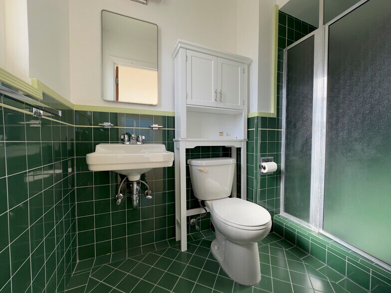 Building Photo - 2598 24th Ave