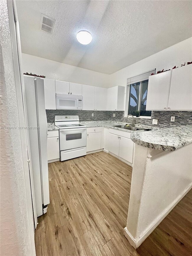 Building Photo - 2615 SE 14th Ave