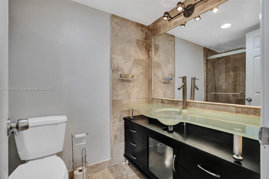 Building Photo - 2201 S Ocean Dr