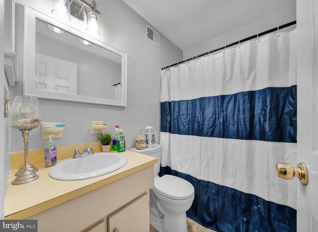 Building Photo - 301 Cherokee Cir