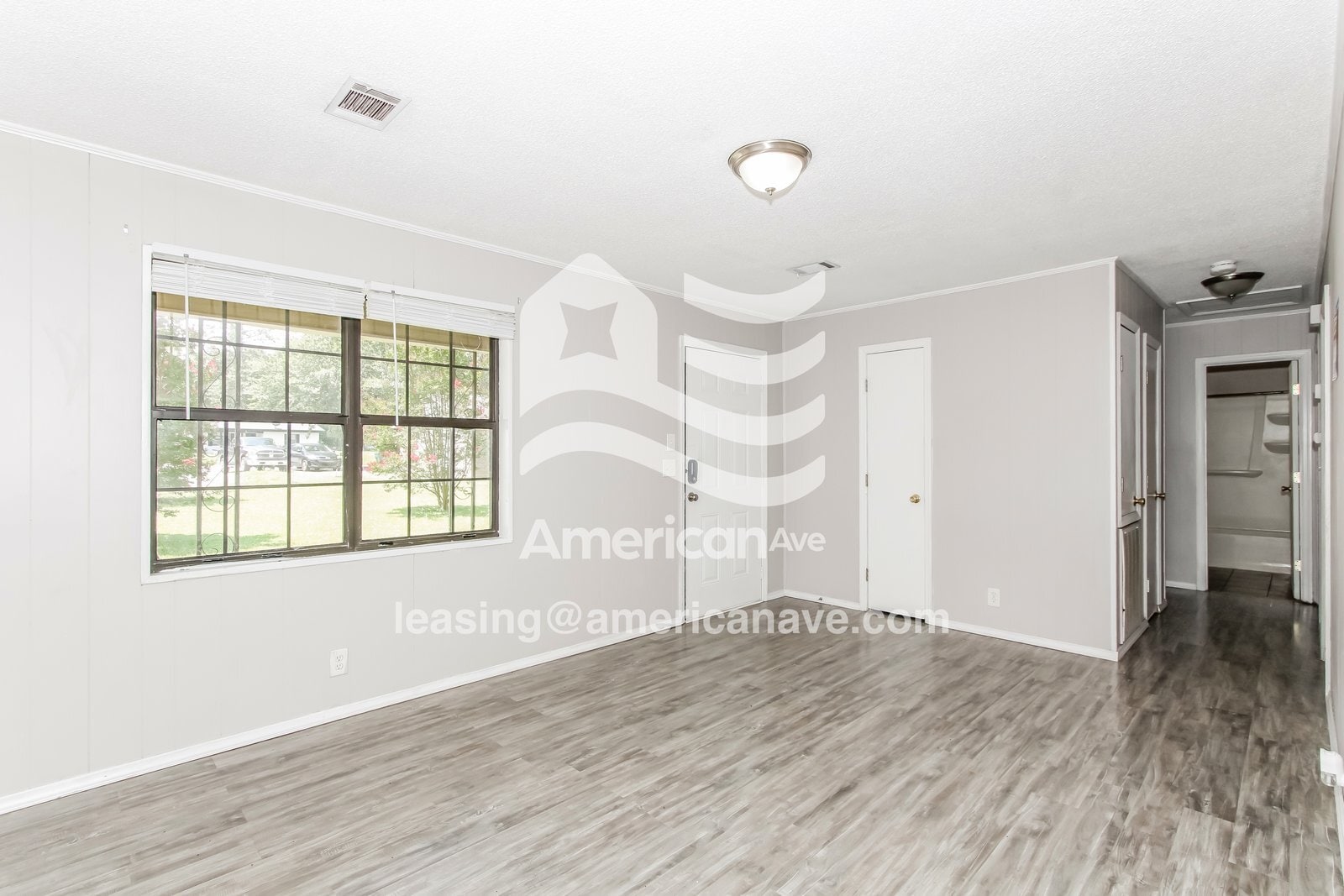 Building Photo - 700 Kester St