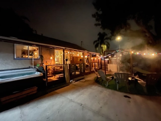 Firepitt area, Jacuzzi, Fresh Turf, Weekly Gardener included - 2659 Newell St