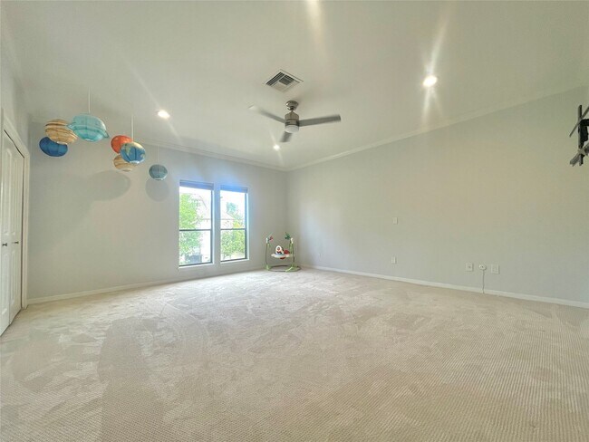 Building Photo - 6000 Sugar Hill Dr