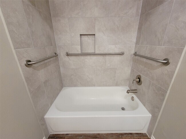 Building Photo - 6606 Brittany Park Ln