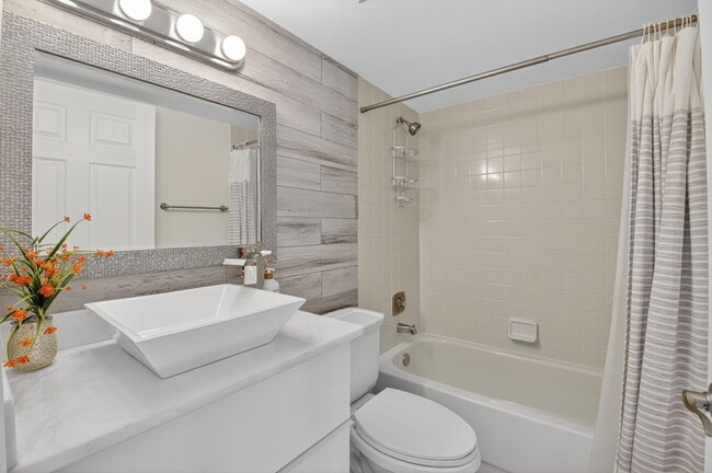 Building Photo - 4310 Village Dr