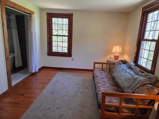 Building Photo - 43 Casalis Rd