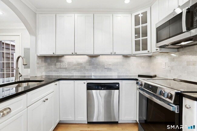 Building Photo - 21 Eunice Ave