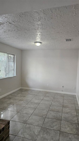 Building Photo - 2610 Strait Ln