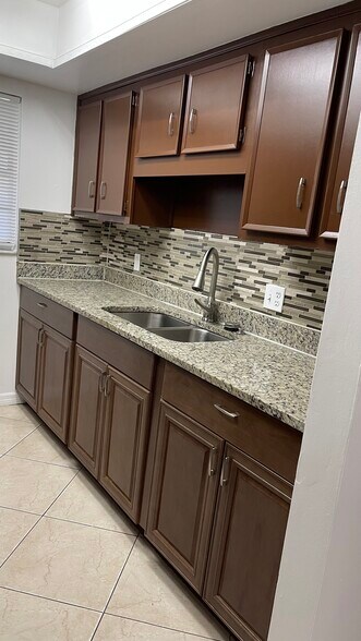 Building Photo - 1533 Lay Ct