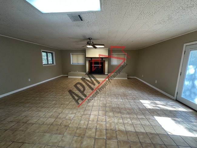 Building Photo - Beautiful 3 bed home!