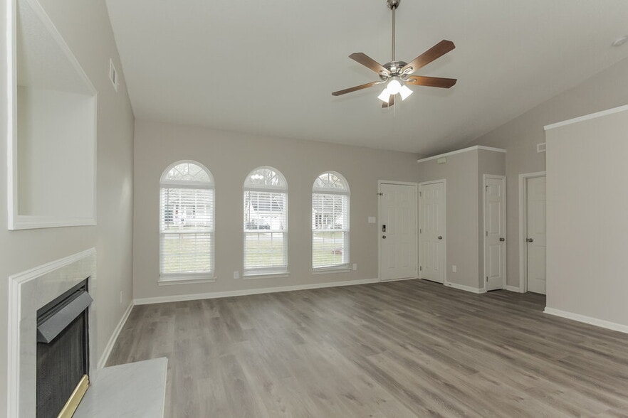 Building Photo - 7218 Kavan Hunter Dr