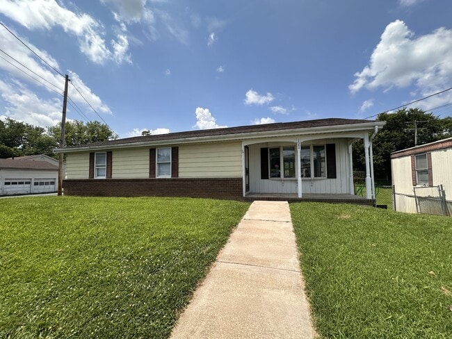 Primary Photo - 1684 Winchester Ave