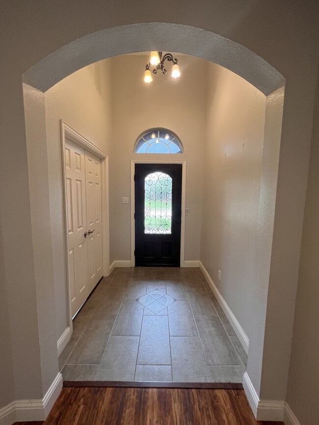 Building Photo - 301 Carissa Ct
