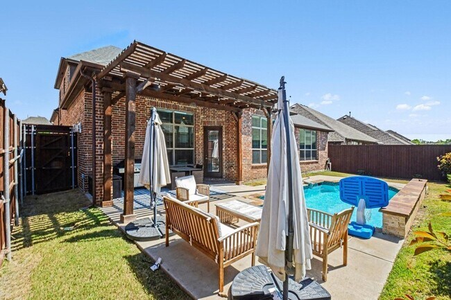 Building Photo - 3323 Royal Ridge Dr