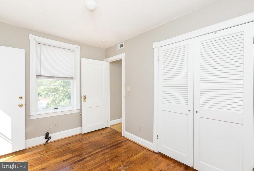 Building Photo - 1100 William Street