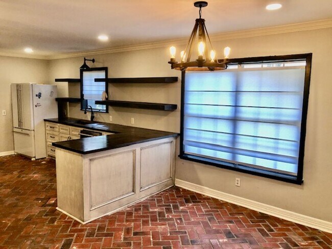 Building Photo - GORGEOUS 4/4 SOUTH HIGHLAND HOME-PIERRMONT...