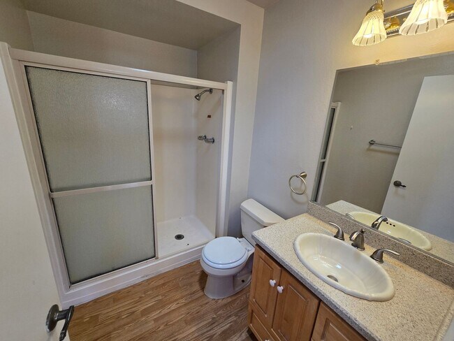 Building Photo - Spacious 3-Bedroom, 2.5-Bath Townhome in Desirable La Jolla