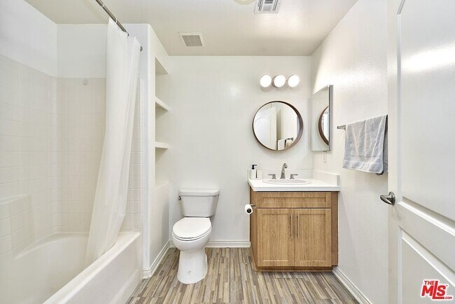 Building Photo - 360 W Ave 26