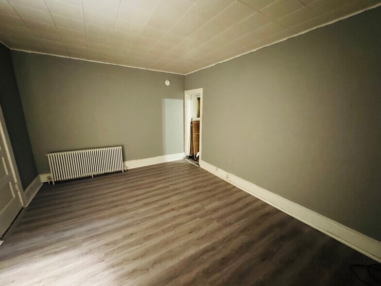 Building Photo - 195 D St