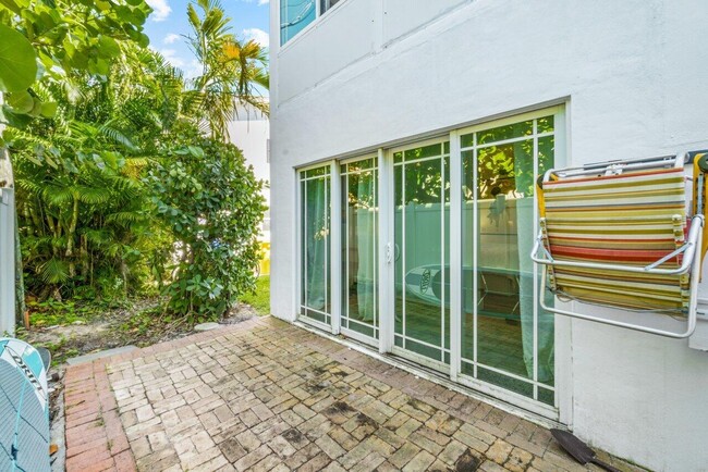 Building Photo - 5505 N Ocean Blvd