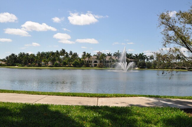 Building Photo - 5747 Paddington Way