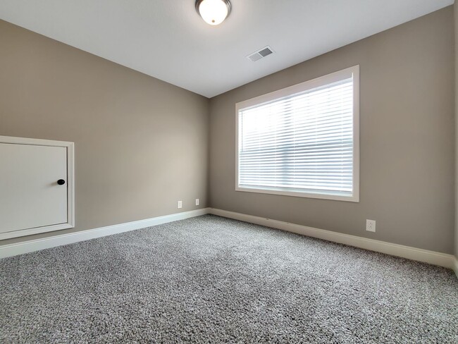 Building Photo - Pet Friendly Three Bedroom with Bonus!