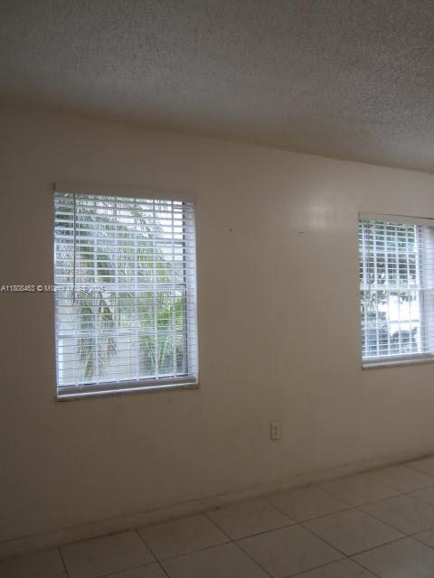 Building Photo - 1525 NW 19th Terrace