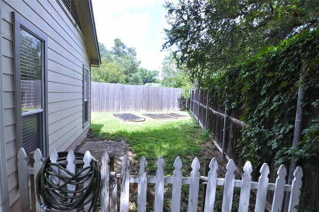 Building Photo - 602 Timbergrove Ct