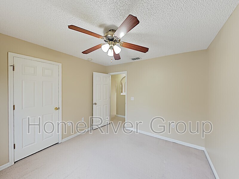 Building Photo - 2215 Canopy Dr