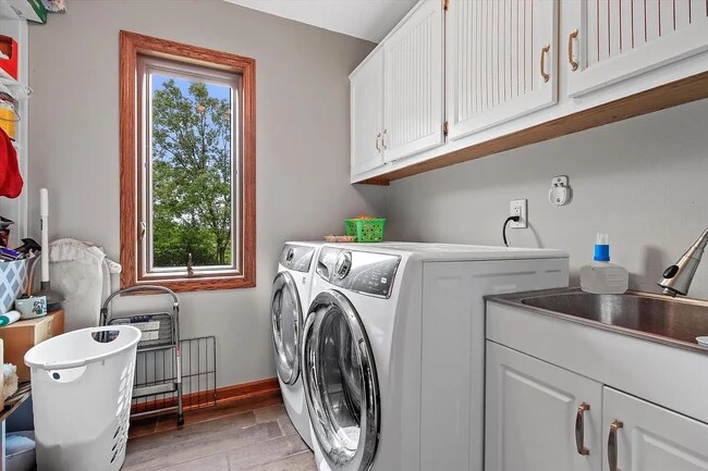 laundry room - 2935 Willard Ln