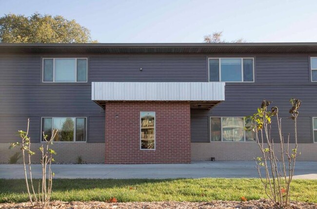 Building Photo - 439 S Maple Ave