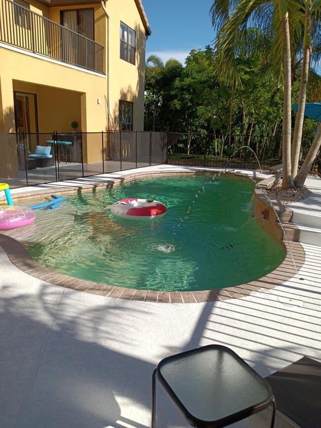 Building Photo - 6425 Royal Palm Beach Blvd